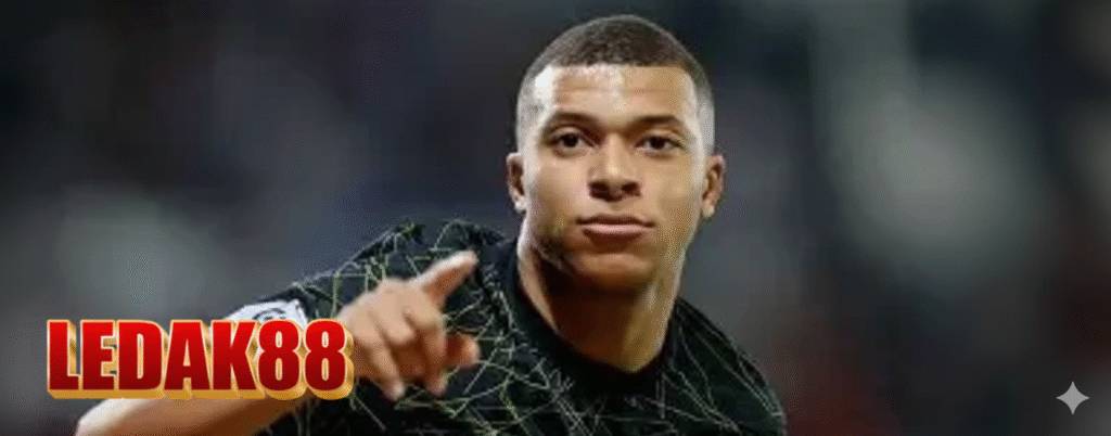 Sejak lama saya menjadi pengagum Ronaldo, menyimak setiap musim dan membandingkan catatan golnya di Real Madrid.
